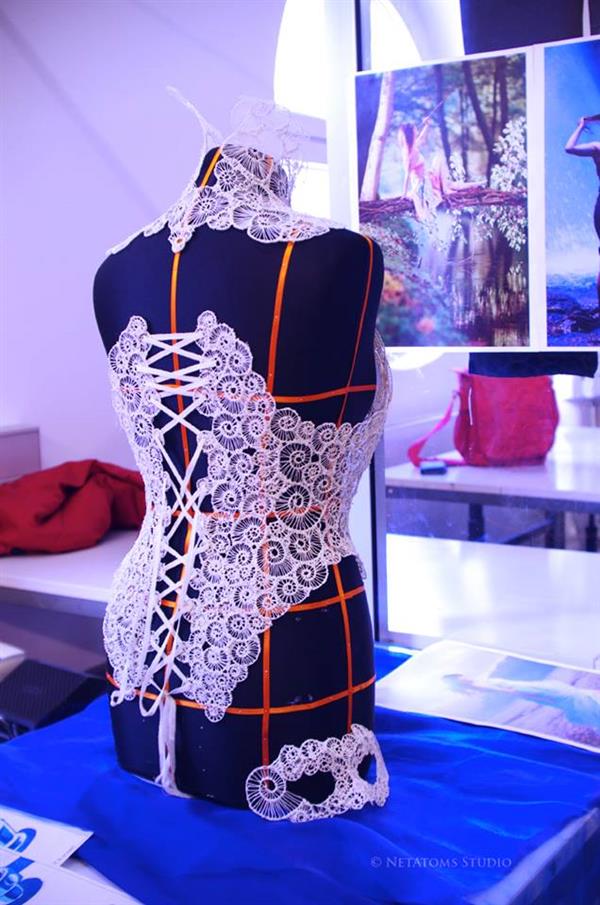swiss-designers-harness-3d-printing-pen-power-for-gorgeous-3d-printed-dresses-and-corsets-9.jpg