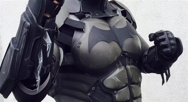 3d-printed-batman-suit-wins-guinness-world-record-for-most-functional-cosplay-gadgets-10.jpg