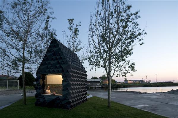 dus-architects-3d-prints-an-8-sqm-urban-cabin-and-accompanying-bathtub-in-amsterdam-6.jpg