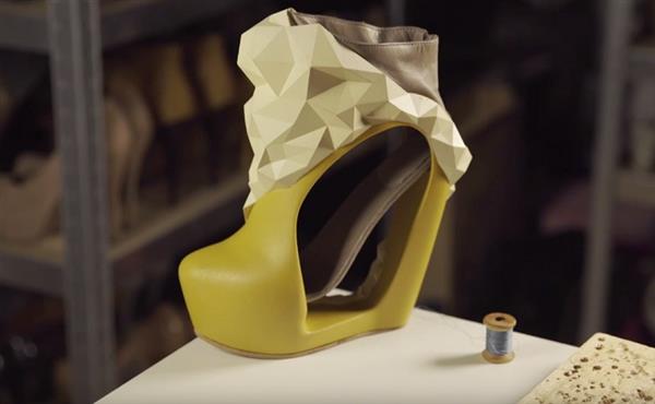 katrien-herdewyn-combines-3d-printing-traditional-craftmanship-make-stunning-shoes-2.jpg