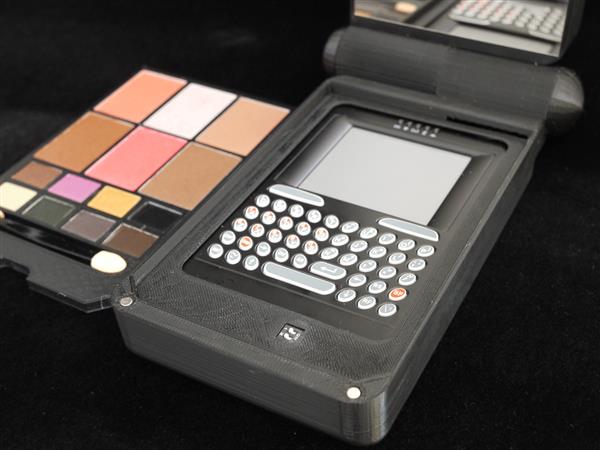 check-out-sexyvyborgs-3d-printed-makeup-palette-cum-hacker-kit-5.jpg