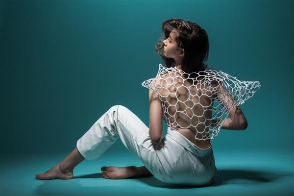 these-3d-printed-honeycomb-inspired-garments-un-bee-lievable-2.jpg